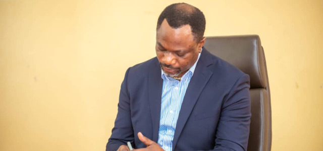 RDC/ÉDUCATION : Le ministre Tony Mwaba signe la note circulaire fixant les frais de scolarité de l’année 2023-2024