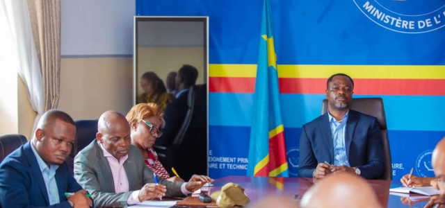 RDC/EPST: Tony Mwaba s’accorde avec la CADECO pour faciliter la paie dans les zones à accès difficile