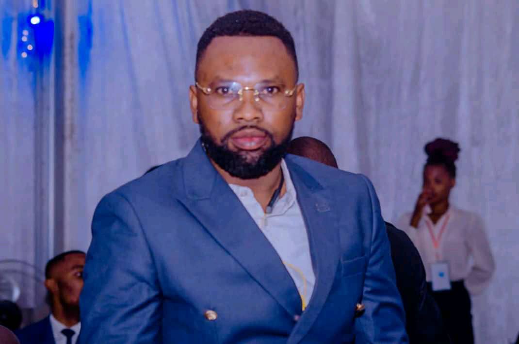 Tanganyika :De sa détermination , l'excellence lui sourit : Le journaliste Victor Bertrand lusangi ,ce que vous ignorez chez lui
